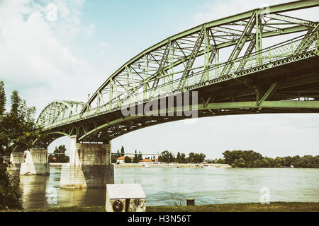 Maria Valeria pont relie Esztergom en Hongrie et en République slovaque à Sturovo le Danube. Le thème des transports. Banque D'Images