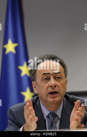 Kiev, Ukraine. 10 Oct, 2016. Le chef de la délégation de l'UE à l'Ukraine l'Ambassadeur Hugues MINGARELLI est vu lors de sa première réunion avec les représentants des médias de l'Ukraine à Kiev, le 10 octobre 2016. Credit : Sergii Kharchenko/ZUMA/Alamy Fil Live News Banque D'Images