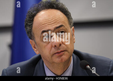 Kiev, Ukraine. 10 Oct, 2016. Le chef de la délégation de l'UE à l'Ukraine l'Ambassadeur Hugues MINGARELLI est vu lors de sa première réunion avec les représentants des médias de l'Ukraine à Kiev, le 10 octobre 2016. Credit : Sergii Kharchenko/ZUMA/Alamy Fil Live News Banque D'Images