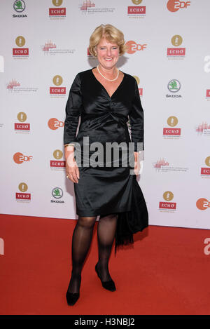 Berlin, Allemagne. 09Th Oct, 2016. Ministre de la Culture et des médias, Monika Gruetters, sur le tapis rouge à l'ECHO Klassik awards 2016 à Berlin, Allemagne, 09 octobre 2016. Photo : Clemens Bilan/dpa/Alamy Live News Banque D'Images