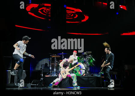 Turin, Italie. 10 octobre 2016. Piments rouges chauds exécutés vivants à Turin crédit: Daniele Baldi Banque D'Images