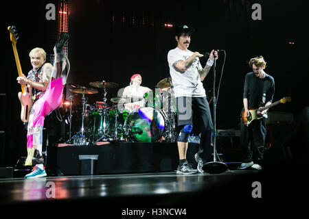 Turin, Italie. 10 octobre 2016. Piments rouges chauds exécutés vivants à Turin crédit: Daniele Baldi Banque D'Images