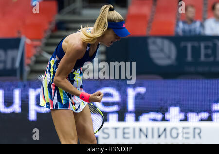 Linz, Autriche. 10 octobre, 2016. Daniela Hantuchova en action à la Generali Ladies Linz 2016 Tournoi international de tennis WTA : Crédit Jimmie48 Photographie/Alamy Live News Banque D'Images