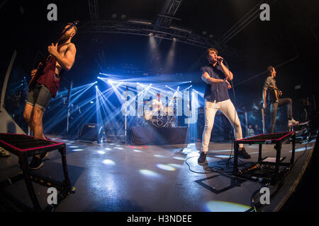 Milan, Italie. 10 Oct, 2016. Le groupe de rock britannique DON BROCO effectue live au Magazzini Generali Crédit : Rodolfo Sassano/Alamy Live News Banque D'Images