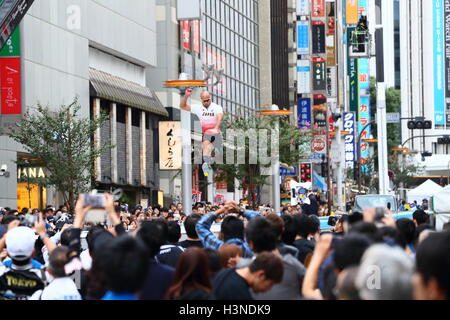 Atsushi Yamamoto, 10 octobre 2016 : La démonstration par les Japonais les athlètes de haut niveau ont été organisées pour promouvoir Tokyo 2020 Jeux Olympiques et Paralympiques de 2010 à Shibuya à Tokyo, Japon. © AFLO SPORT/Alamy Live News Banque D'Images