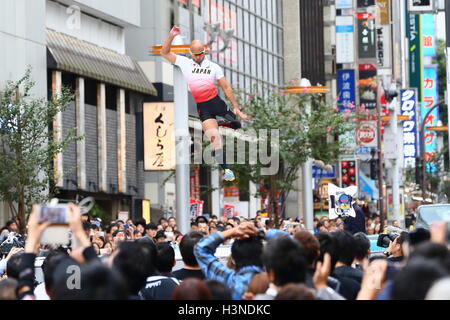 Atsushi Yamamoto, 10 octobre 2016 : La démonstration par les Japonais les athlètes de haut niveau ont été organisées pour promouvoir Tokyo 2020 Jeux Olympiques et Paralympiques de 2010 à Shibuya à Tokyo, Japon. © AFLO SPORT/Alamy Live News Banque D'Images