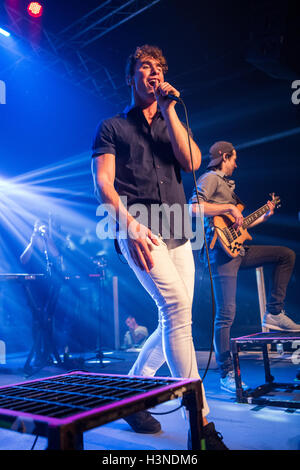 Milan, Italie. 10 Oct, 2016. Le groupe de rock britannique DON BROCO effectue live au Magazzini Generali Crédit : Rodolfo Sassano/Alamy Live News Banque D'Images