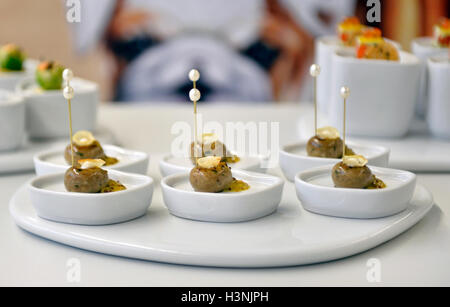 Pilsen, République tchèque. Oct 11, 2016. L'Équipe nationale de l'Association des cuisiniers et pâtissiers de la République tchèque avant le trains Jeux Olympiques culinaires à Erfurt, à Pilsen, République tchèque, le 11 octobre 2016. © Miroslav Chaloupka/CTK Photo/Alamy Live News Banque D'Images