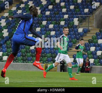 Stade national de football à Windsor Park, Belfast, Irlande du Nord. 11 Oct 2016.France's Jean-Kevin Augustin incendies dans son deuxième but. David Hunter/Alamy Live News. Banque D'Images