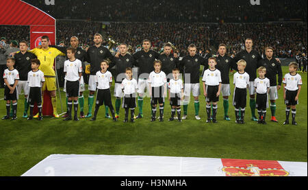 Hanovre, Allemagne. Oct 11, 2016. Fußball : WM-Qualifikation, Deutschland - Nordirland, Gruppenphase, Gruppe C, 3. Spieltag am 11.10.2016 in der IDH-Arena de Hanovre (Allemagne). Die Spieler von Nordirland stehen bei der Nationalhyme zusammen. Foto : Friso Gentsch/dpa/Alamy Live News Banque D'Images