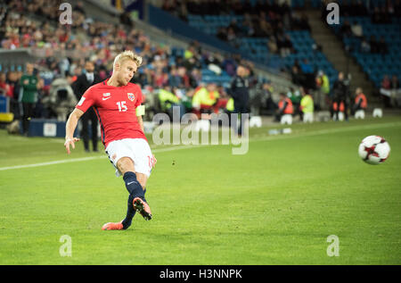 Oslo, Norvège. Oct 11, 2016. La Norvège, Oslo, 11 octobre 2016. Par Ciljan Skjeldbred (15) de la Norvège de l'époque de la qualification de la Coupe du Monde entre la Norvège et la république de Saint-Marin à l'Ullevaal Stadion. Credit : Jan-Erik Eriksen/Alamy Live News Banque D'Images