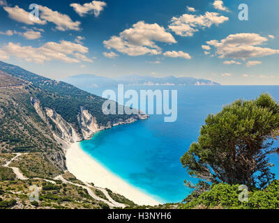 La célèbre plage de Myrtos sur l'île de Céphalonie, Grèce Banque D'Images