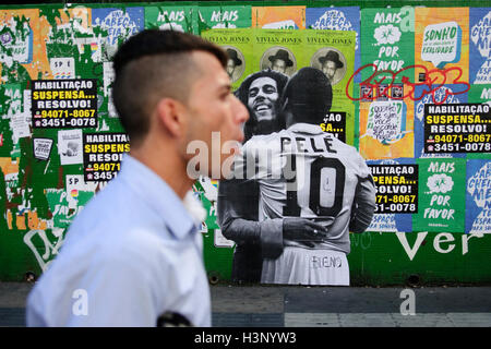 Bob Marley et Pelé hugging in Sao Paulo. Banque D'Images