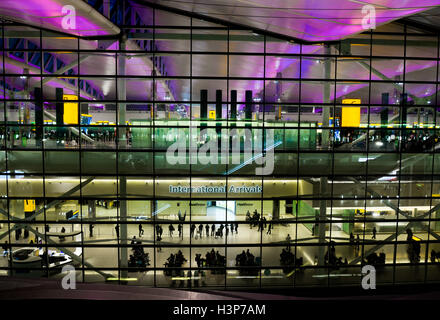 Le Terminal 2, le terminal de la Reine à l'Aéroport International d'Heathrow. Banque D'Images