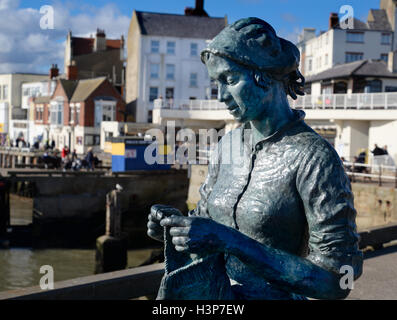 Le Gansey fille sur la jetée nord de Bridlington. Banque D'Images