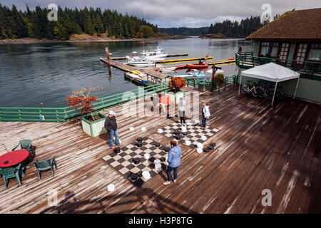 Jeu de dames géant - April Point Resort & Spa - Quadra Island (près de Campbell River, sur l'île de Vancouver en Colombie-Britannique (Canada) Banque D'Images