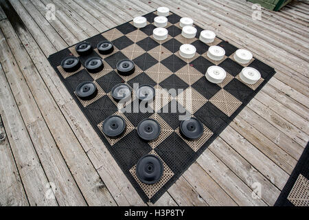 Jeu de dames géant - April Point Resort & Spa - Quadra Island (près de Campbell River, sur l'île de Vancouver en Colombie-Britannique (Canada) Banque D'Images