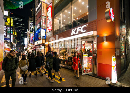 Poulet frit KFC Restauration rapide restaurant à Myeong-dong, Séoul, Corée Banque D'Images