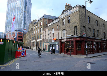 Rangée de vieux entrepôts Magasins & construction sur coin Crispin et Brushfield Street, Spitalfields, East London, UK KATHY DEWITT Banque D'Images