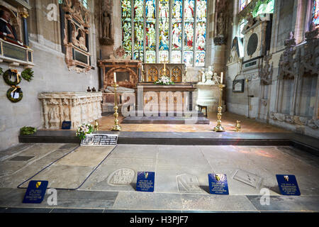 Les tombes de William Shakespeare, Thomas Nash, John Hall et Susannah dans l'église Holy Trinity à Stratford-upon-Avon Banque D'Images