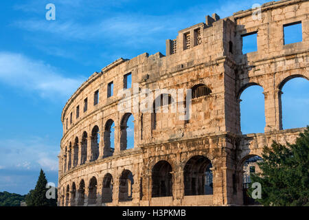 L'hôtel Pula Arena un amphithéâtre romain situé à Pula, Croatie. Banque D'Images