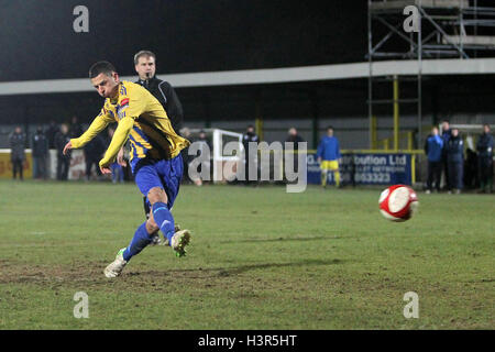 Le désespoir pour Michael Sammut de Romford comme sa soudaine-peine de mort est enregistré - Romford vs Barking - Essex Senior Cup 4ème tour foot à Ship Lane, Thurrock FC - 05/12/12 Banque D'Images