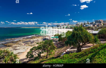 CALOUNDRA, AUS - Aug 13 2016 : Eau chaude journée ensoleillée à Calundra Kings Beach, Queensland, Australie Banque D'Images