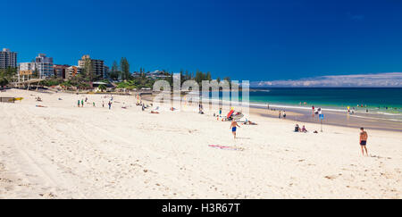 CALOUNDRA, AUS - Aug 13 2016 : Eau chaude journée ensoleillée à Calundra Kings Beach, Queensland, Australie Banque D'Images