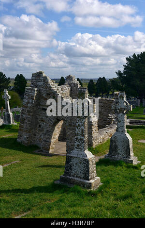 Croix en pierre de Clonmacnoise règlement monastique monument en pierre sculpté religion religieux Monastère Offaly Irlande RM Banque D'Images