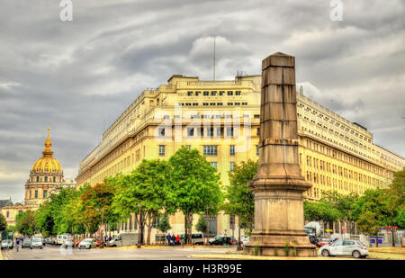 Monument commémoratif de guerre sur la place Fontenoy à Paris - France Banque D'Images