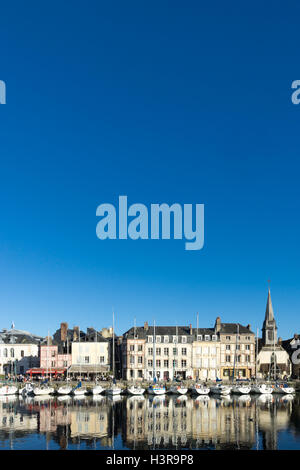 Maisons hautes à l'aube du Vieux Bassin, Honfleur, Normandie, France Banque D'Images