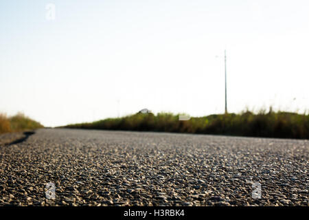 Détail de l'asphalte d'une route de campagne. Banque D'Images