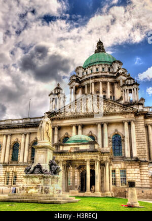 Queen Victoria Memorial et Belfast City Hall - Irlande du Nord Banque D'Images