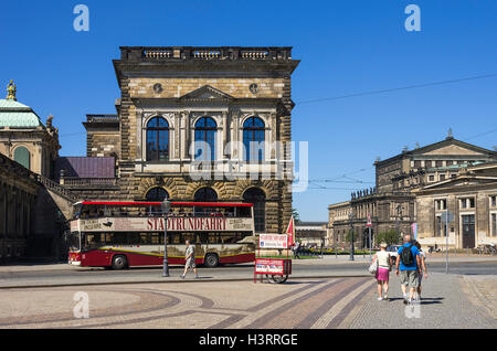 Billetterie et d'autobus pour des visites guidées dans la ville de Dresde, Saxe, Allemagne. Banque D'Images