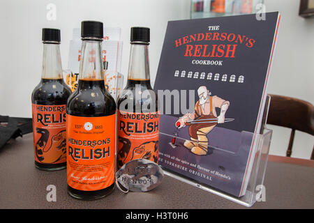 Hendersons Relish condiment similaire à la sauce Worcester plaisir a été produit en Sheffield, Yorkshire du Sud depuis 1885 Banque D'Images