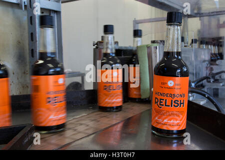 Hendersons Relish condiment similaire à la sauce Worcester plaisir a été produit en Sheffield, Yorkshire du Sud depuis 1885 Banque D'Images