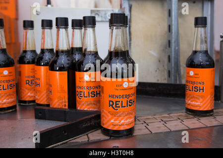 Hendersons Relish condiment similaire à la sauce Worcester plaisir a été produit en Sheffield, Yorkshire du Sud depuis 1885 Banque D'Images