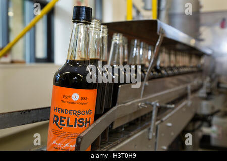 Hendersons Relish condiment similaire à la sauce Worcester plaisir a été produit en Sheffield, Yorkshire du Sud depuis 1885 Banque D'Images