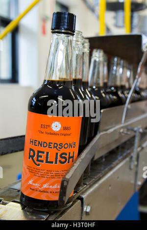 Hendersons Relish condiment similaire à la sauce Worcester plaisir a été produit en Sheffield, Yorkshire du Sud depuis 1885 Banque D'Images