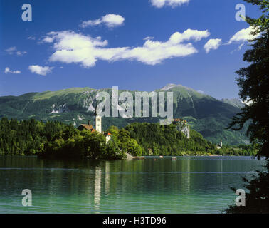 La Slovénie, Bled, le lac Bleder, Marien's island, église, destination, réserve naturelle, parc national du Triglav National Park,, de l'eau, bottes, île, bâtiment, construction de l'église, sacré, clocher, tour, point d'intérêt, l'été, Banque D'Images