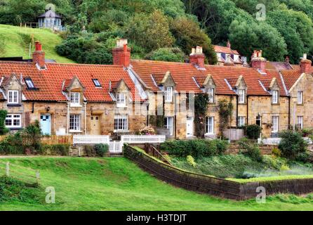 Self catering holiday cottages en bord de Sandsend North Yorkshire Angleterre UK Banque D'Images