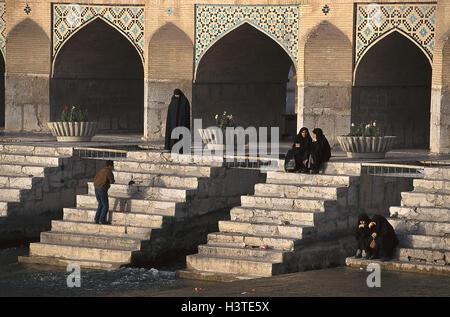 L'Iran, Ispahan, 33 pont bow-iosehpol «', 'la rivière Zayandeh Rud', le Moyen-Orient, l'avant à l'Est, au Proche-Orient, Ispahan, ville, pont, arcades, arcs, architectural style, structure, architecture, Sajende Rud, site d'intérêt Banque D'Images