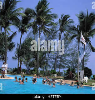 L'île de Zanzibar, Tanzanie, Kiwenga, caribou club', 'hôtesse, piscine, gym dans l'eau, tourisme, l'Afrique de l'Est, Tourisme, vacances, location, vacances, piscine, animation, femme, tourisme, Banque D'Images