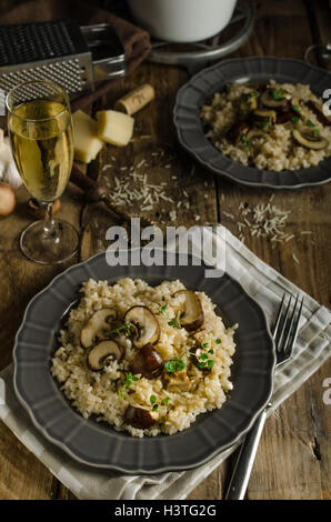 Italien d'origine risotto aux champignons et parmesan Banque D'Images