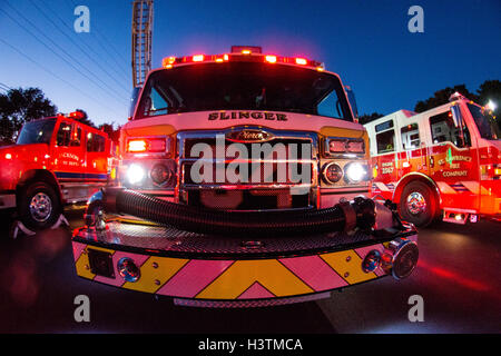 Les camions de pompiers de Slinger, Jackson et les services d'incendie du Wisconsin Banque D'Images