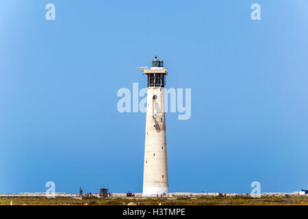 Faro de Morro Jable, un phare européen situé sur l'une des plus célèbres plages de Fuerteventura. Paysage avec absolutel Banque D'Images