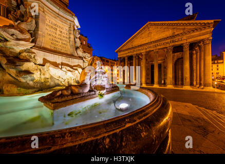 La Fontana del Pantheon fontaine en face du Panthéon de Rome, Italie. Banque D'Images