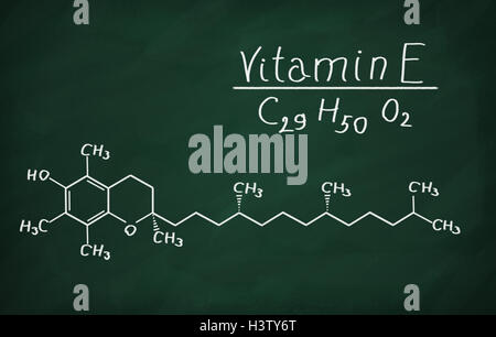 Modèle structural de la vitamine E (tocophérol) sur le tableau noir. Banque D'Images