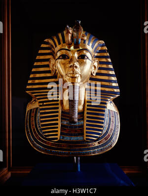 Masque de mort du roi Toutankhamon MUSÉE ÉGYPTIEN LE CAIRE EGYPTE Banque D'Images
