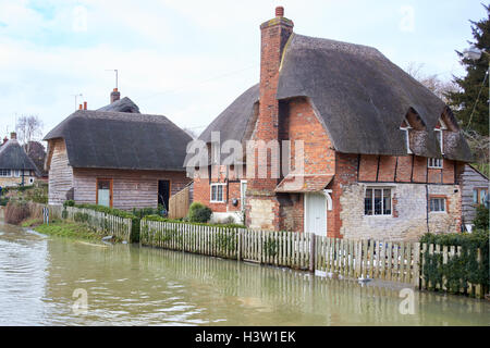 Inondations à Clifton Hampden Oxfordshire en février 2014 Banque D'Images